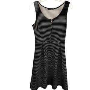 Love Chesley Women's Dress Medium M Black Short Sleeveless  Sun Misses Size 8 10